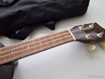 Ukulele Makala - 3
