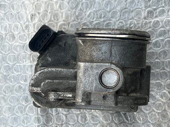 Škrtiaca klapka 045128063G - 3