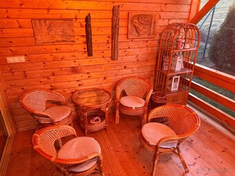 Ratanový set – 4 kreslá, stolík, policový regál a stojan - 3