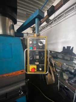 Model CTO 250 A/4000 ohraňovací lis, vyrobeno v roce 1992 - 3