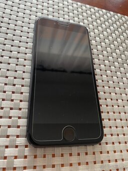 iPhone 8 - 64GB - 3