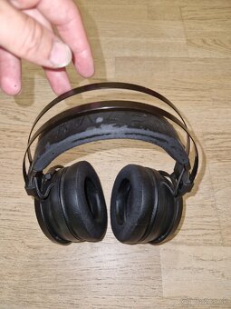 RAZER NARI ESSENTIAL - 3