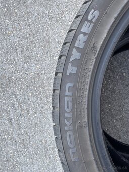Predám zimné 2ks 225/45 R19 NOKIAN - 3