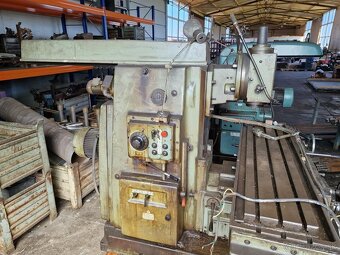 Univerzální frézka STANKO 6P83 - 3