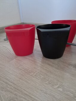 Vešiak s nádobkami - 3