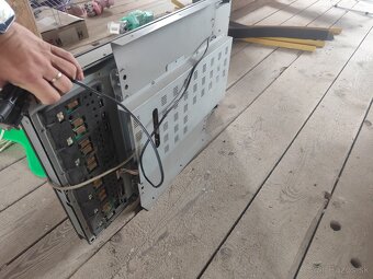 obrazovka TFT-LCD, dotikový 32" - 3