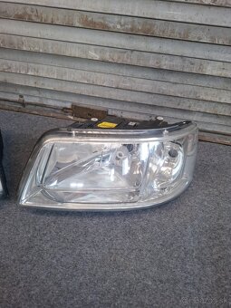 VOLKSWAGEN TRANSPORTER T5 predné svetlá - 3
