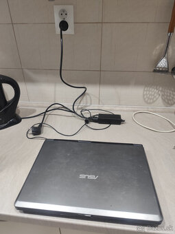 Notebook asus + nabijacka - 3