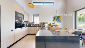 Luxusný rodinný dom pri golfovom rezorte Penati - 3