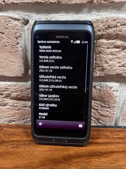 Nokia E7 s qwerty klavesnicou - 3