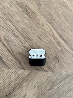 Apple AirPods (3. generácie) s Lightning s nabíjacím puzdrom - 3