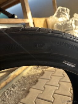 225/40R18 - 3