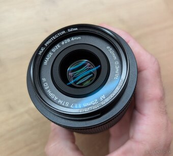 Viltrox 25mm f1.7 a 56mm f1.7 pre Fujifilm - 3