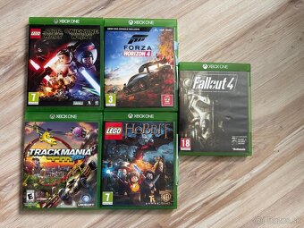 Xbox One S 1 TB + 2 gamepady a 5 hier - 3
