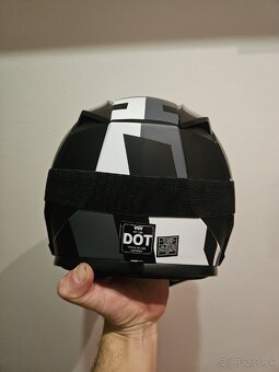 Prilba na bicykel. - 3