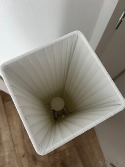 Biela stojaca lampa - 3