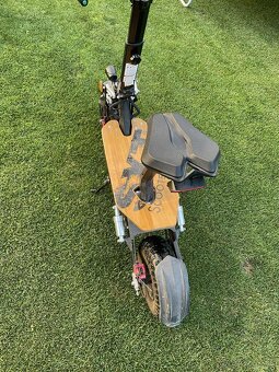 Elektrická kolobežka s sedadlom - 3