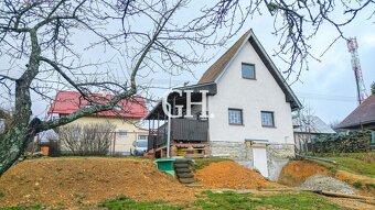 Váš kúsok prírody: Stavebný pozemok (393 m²) s chatkou v Baš - 3