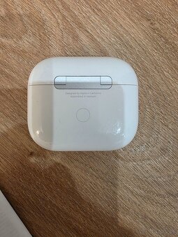 Apple AirPods (3. generácia) s Lightning nabíjacím puzdrom - 3