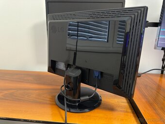 LG Flatron L225WT - 3
