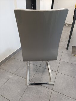 4ks stoličky šedo-bielej farby( 50€-4ks) - 3