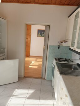 REZERVOVANÝ 1-IZBOVÝ BYT S BALKÓNOM V KN. - 3