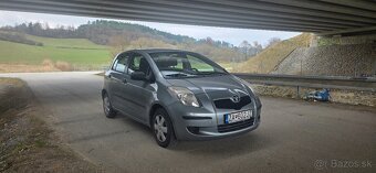 TOYOTA Yaris - 3