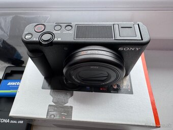 Sony ZV1 - 3