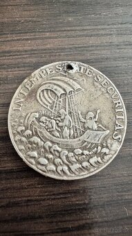 Zaujímavá poltoliarová svatojurská medaila - 3