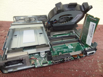 Predám pokazený HP Prodesk 400 g3 mini - 3