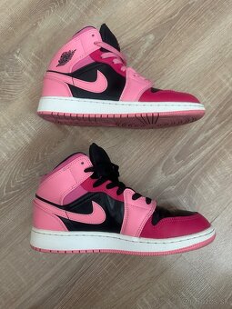 Dámske tenisky Air Jordan 1 Mid Coral Chalk - 3