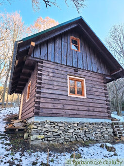 Dve drevenice na jednom pozemku v horách Javorníkov na pre - 3