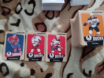 Predám hokejové karty base set - 3