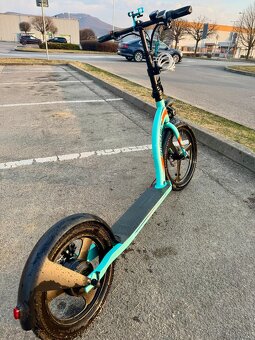 Elektrická kolobežka s veľkými kolesami - 3