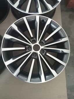 Predam hlinikove disky na Skoda Superb TRINITY R19 - 3