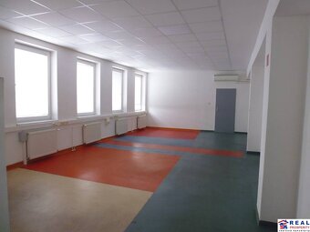 STROJNÍCKA: 71 m2- univerzálne kancelárske, resp. obchod. pr - 3
