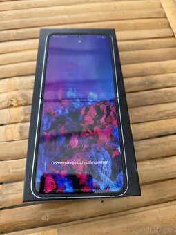 Samsung Z Flip 6 - 3