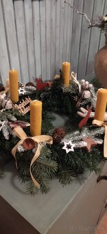Adventný veniec zo zivej čačiny ,voňavý so sviečkami - 3
