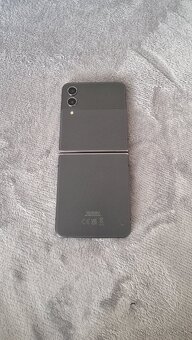 Samsung Z Flip 4 - 3