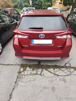 Toyota Auris hybrid - 3