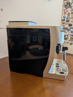 Strieborný kávovar DeLonghi Magnifica S - 3