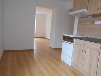 Prenájom bytu 2 + 1 v Čadci - centrum - 3