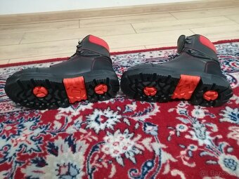 Predam pilčícke topánky - 3