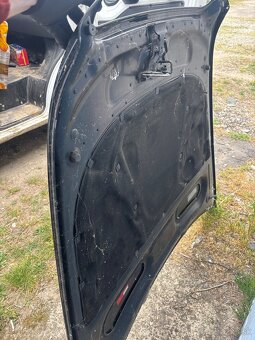 Predam kapota audi a6 c6 cierna - 3
