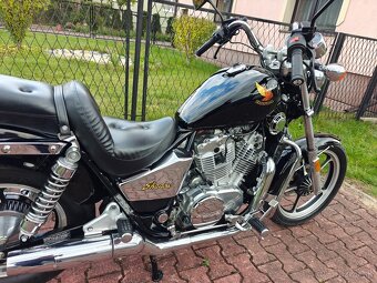 Honda VT 700 Shadow - 3