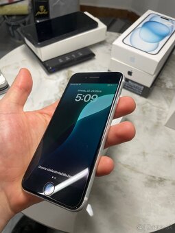 iPhone SE 2022 64GB - 3