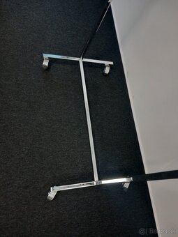 stojan na vešiaky na kolieskach  – položka 47- 50 - 3