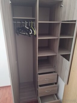 Šatníková skriňa - 3