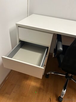 Pracovný stôl a stolička - 3