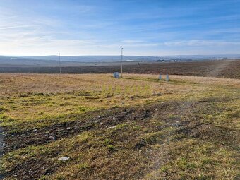 Pozemok 601 m2 v Štitároch - 3